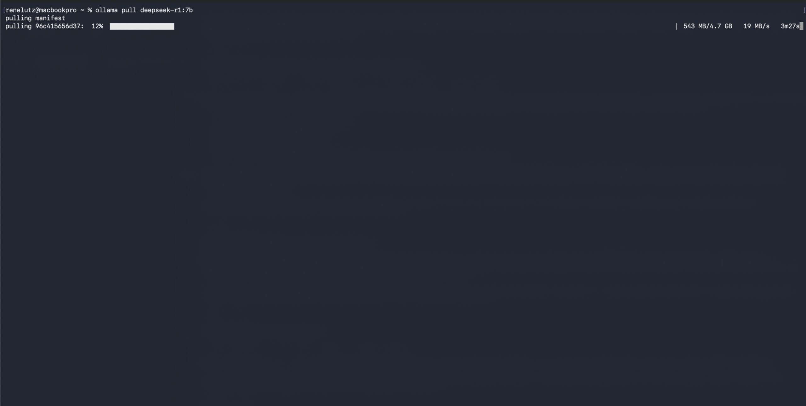 Terminal-Ausgabe von ollama pull deepseek-r1:7b während des Downloads mit Fortschrittsbalken